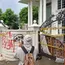 10 Potret Kondisi Terbaru Rumah Uya Kuya Setelah Dijarah: Tertulis Disita Rakyat dan Sudah Disterilkan Polisi 