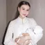 Potret Cantik Aaliyah Gendong Baby Arash