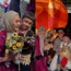 7 Potret Paula Verhoven Terharu hingga Menangis di Kelulusan Kiano & Kenzo, Akur Foto Bareng Baim Wong