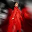 7 Potret Photoshoot Terbaru Sarwendah, Tampil Cantik dalam Balutan Gaun Merah 