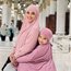 7 Potret Ririn Ekawati Umrah di Bulan Ramadan Bareng Putri Bungsu, Yaya Dipuji Makin Cantik