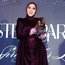 8 Potret Detail Penampilan Syahrini Pakai Gaun Burgundy saat Terima Penghargaan dari UNESCO