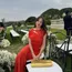 8 Potret Pevita Pearce Saat Kondangan Bareng Suami