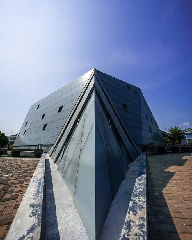 10 Foto Masjid Al Safar Karya Ridwan Kamil, Dituding 