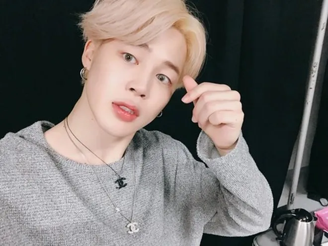 12 Foto Cakep Jimin BTS Buktikan Selalu 