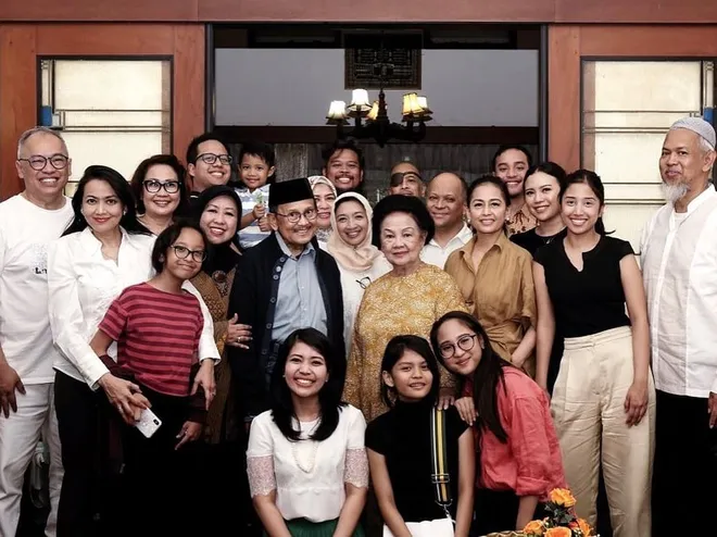 7 Potret Cantik Widya Leksmanawati, Istri Thareq Kemal ...