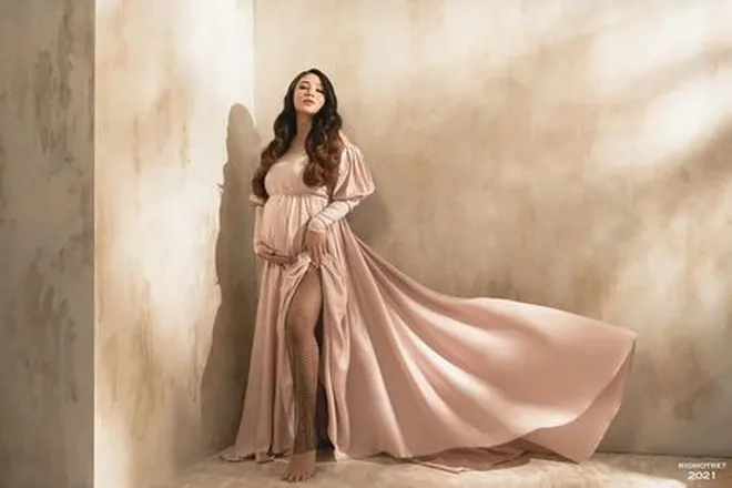 7 Potret Maternity Shoot Terbaru Margin 