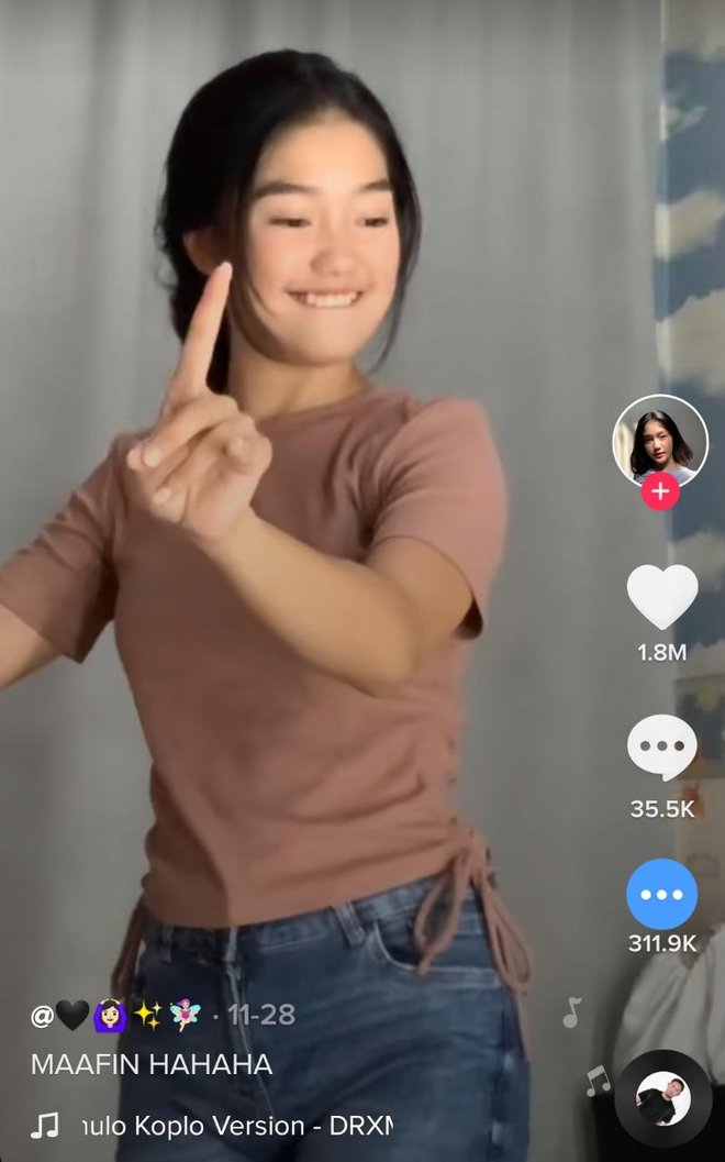 Link Video Viral Chandrika Chika Tiktok 8 Potret Cantik Chandrika Chika, Bintang TikTok yang Viral Joget Papi Chulo | Plus.Kapanlagi.com
