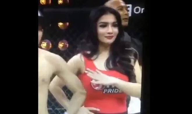  sosok gadis manis berjulukan Siva Aprilia viral di social media 8 Potret Siva Aprilia, Model yang 'Asetnya' Kesenggol Atlet MMA