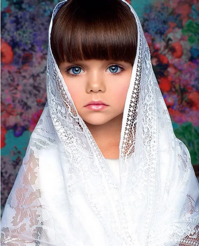 Bermata Biru, Gadis 5 Tahun Ini Benar-Benar Mirip Barbie Bermata Biru, Gadis 5 Tahun Ini Benar-Benar Mirip Barbie