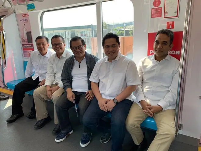 Ditemui di kawasan Gunawarman, Jakarta Selatan, Titiek mengaku meletakkan prioritas pertama untuk negeri tercintanya. 