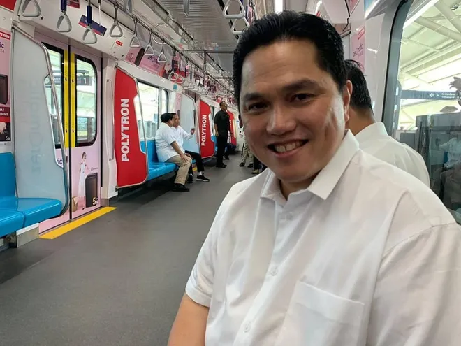 Ditemui di kawasan Gunawarman, Jakarta Selatan, Titiek mengaku meletakkan prioritas pertama untuk negeri tercintanya. 