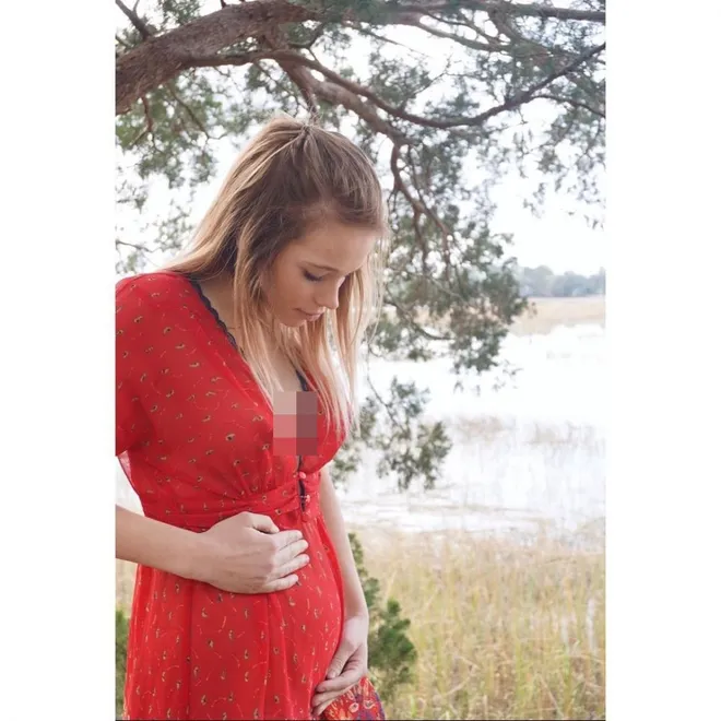 Bikin Bingung, Perut Cewek Ini Masih Langsing Walau Hamil 