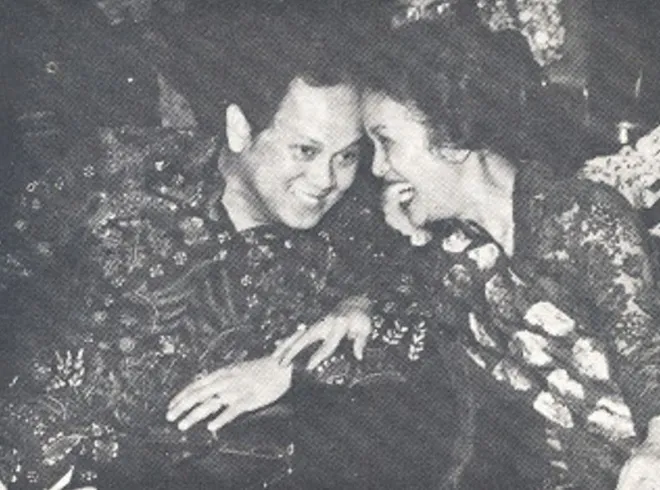 Bukti Cinta Sejati, Ini 10 Foto Lawas Kemesraan Habibie 