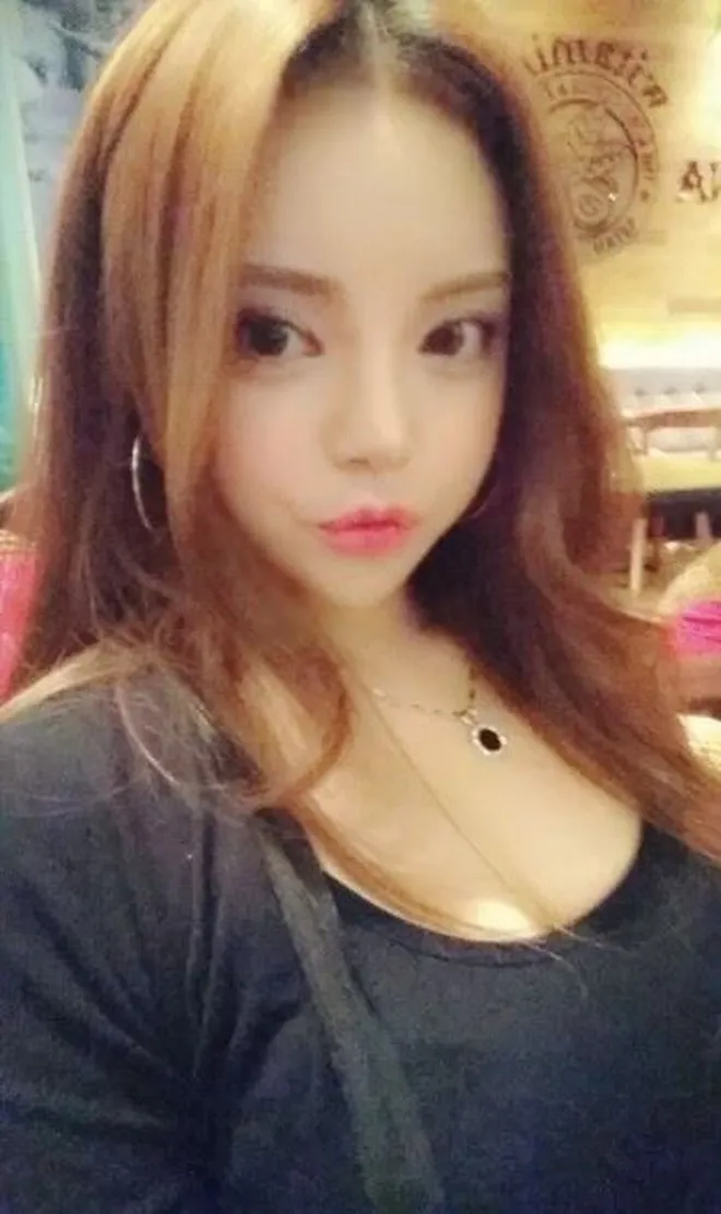 Foto-Foto Heboh Yuh Reum, Operasi Plastik Demi Mirip 