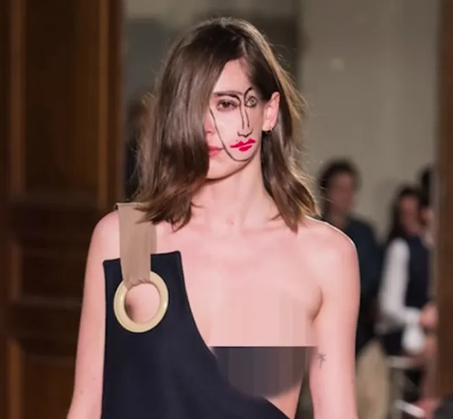 FOTO 10 Fashion Show Super Unik Yang Bikin Kamu Geleng Kepala Plus