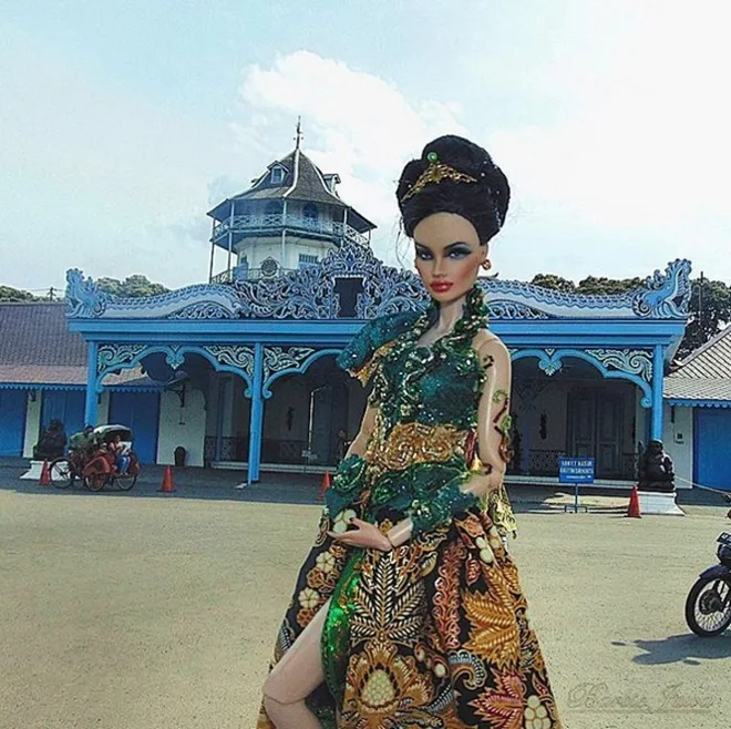 FOTO Anggun Begini Kalau Barbie Didandani Riasan Jawa FOTO Anggun Begini Kalau Barbie Didandani Riasan Jawa