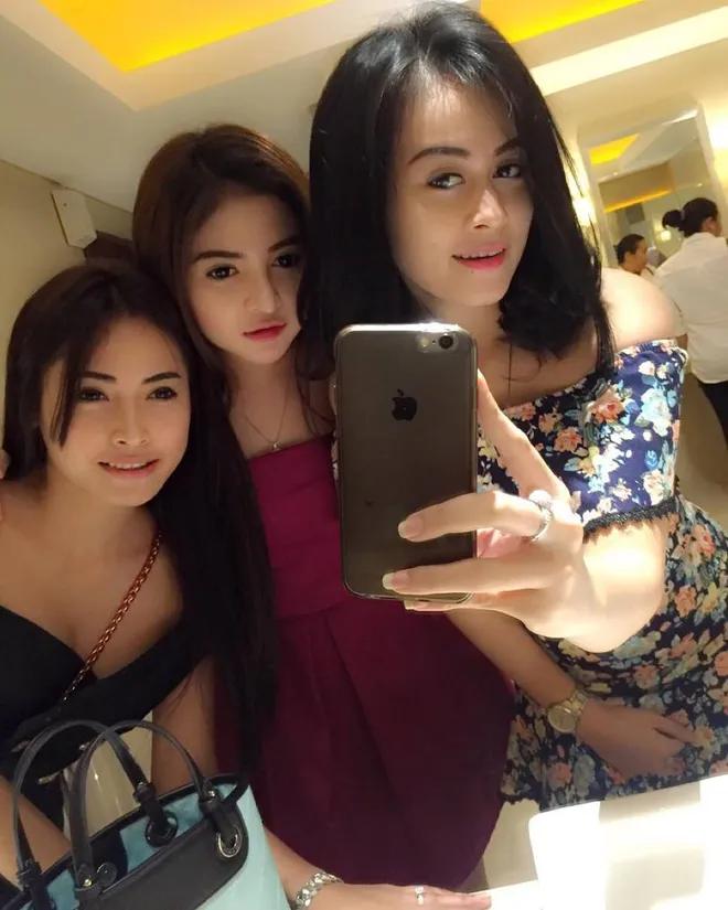 Foto Cantik Aldira Chena, Barbie Hot Asal Medan Bikin Pria ...