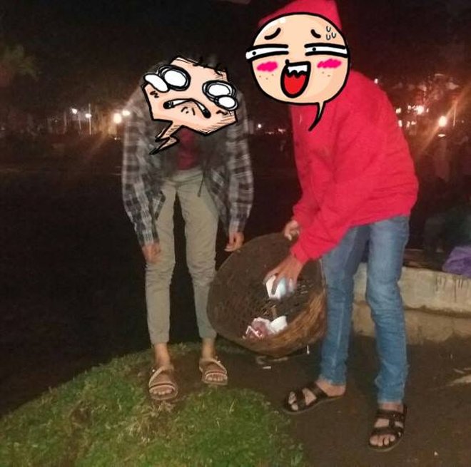 Foto Ciuman Tiduran Mesra Sejoli Ini Ketahuan And Dapat Karma 4335