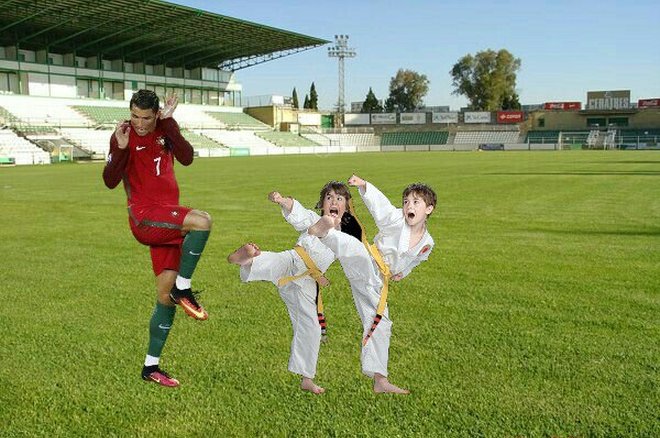  FOTO Meme Lucu Cristiano Ronaldo Bergaya Melambai Bikin 