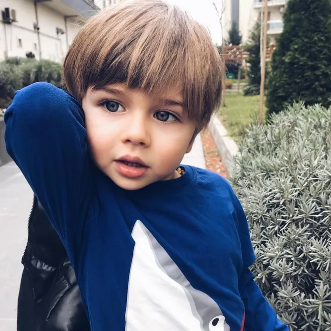 FOTO: Mete Gursoy, Bocah Ganteng Asal Turki Yang Viral di 9GAG | Plus.Kapanlagi.com