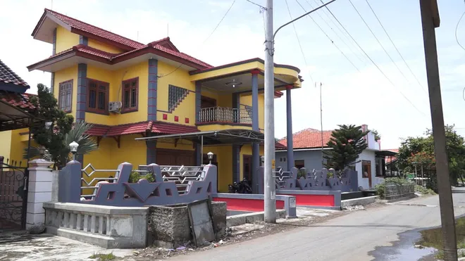 FOTO: Penuh Rumah Mewah, Ini Lho Kampung Para Pengusaha 