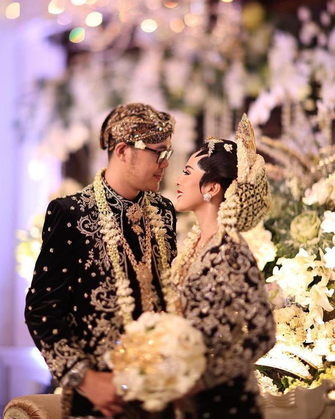 FOTO Resepsi Pernikahan Mewah Elegan Kartika Soekarwo 