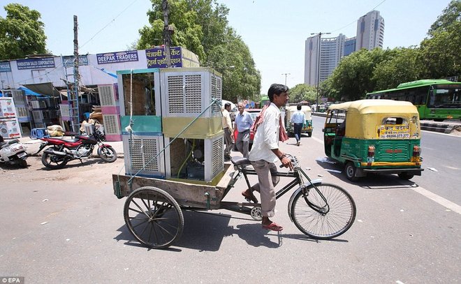 FOTO: Seram! Gelombang Panas di India Bikin Jalan Raya 