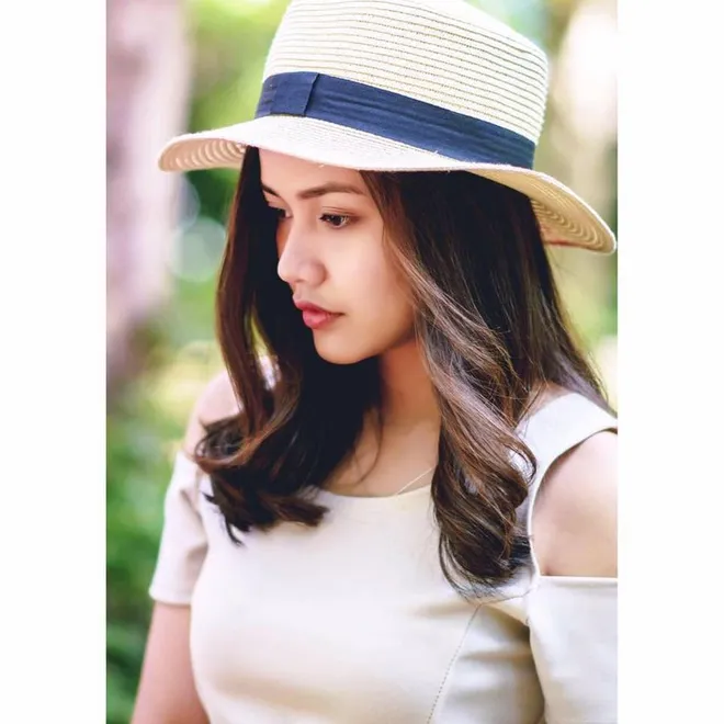 FOTO: Stephanie Cruz, Dosen Super Cantik Sering Digoda 