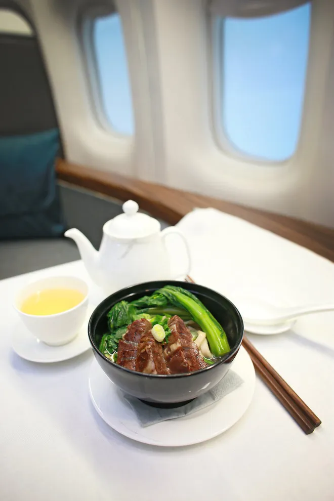 Ini Rasanya Terbang di First Class Pesawat, Mewah & Bikin Ini Rasanya Terbang di First Class Pesawat, Mewah & Bikin