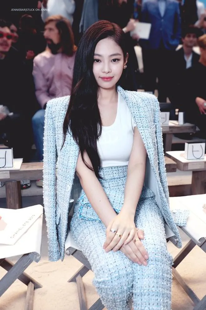 Jennie BLACKPINK Tampil Stylish di 