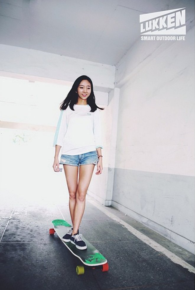 Хай джу. Кореянки на лонгборде. Корейская девушка на скейте. Красивые кореянки на скейтбордах. Дорама девушка на скейте.