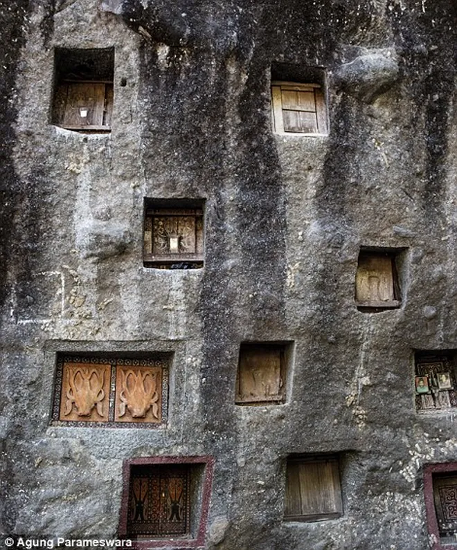 Ngeri! Foto Penampakan Mayat 'Hidup' Toraja Ini Kagetkan 
