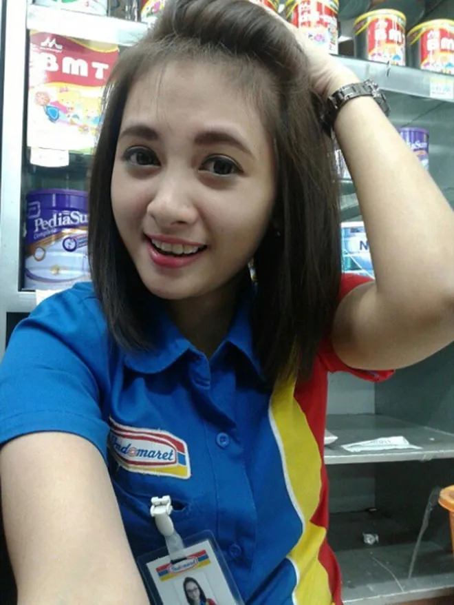 video kejadian aneh di mekah Pegawai Minimarket Secantik Barbie Siti Rohmah Hebohkan video kejadian aneh di mekah Pegawai Minimarket Secantik Barbie Siti Rohmah Hebohkan