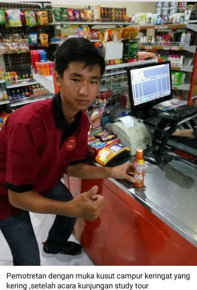 Pose Jempol Pelajar Ini Mendadak Jadi Viral, Kamu Pasti 