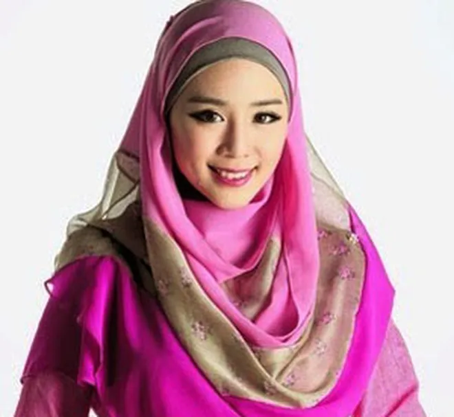 Simak Kisah Ex Model Playboy Yang Kini Berhijab Ini 