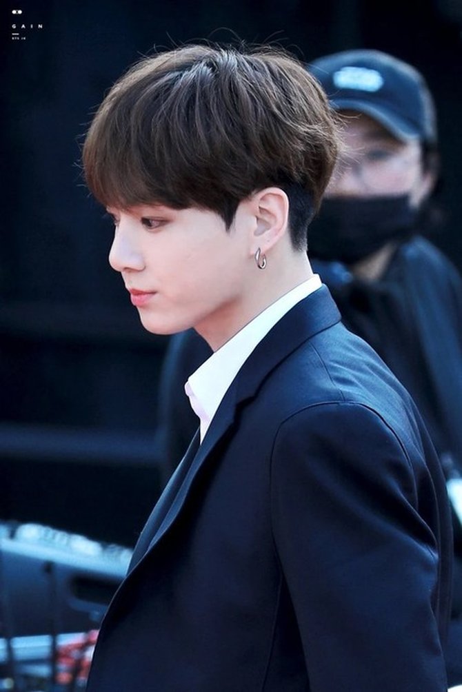 11 K Pop Idol Cowok Tampil Manly Dengan Potongan Rambut Undercut