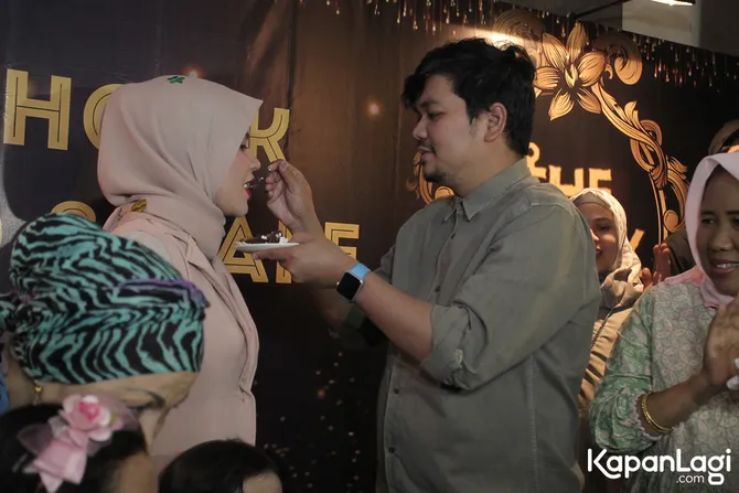 Indra Bekti dapat kado mahal dari sang istri di ultah Ke 