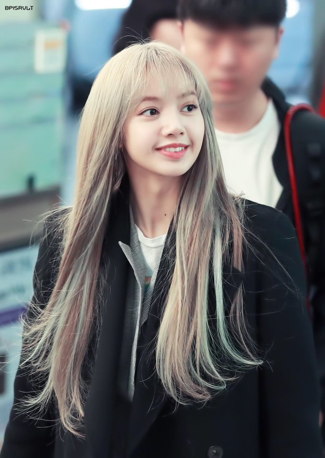 Detail Gaya Warna  Rambut  Baru LISA  BLACKPINK  yang Ramai 