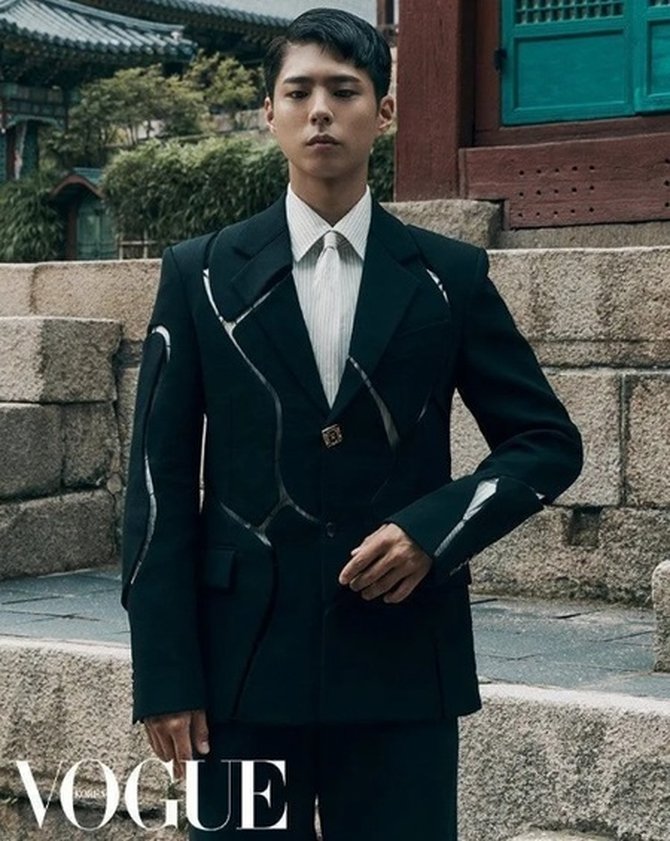 Ganteng & Imut, Inilah Penampilan Terbaru Park Bo Gum di Majalah Vogue