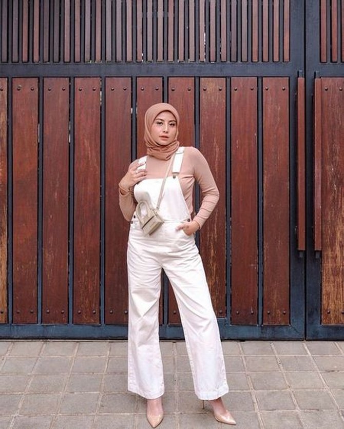 7 Potret OOTD Awkarin di Bulan Ramadan Semakin Cantik dan Stylish