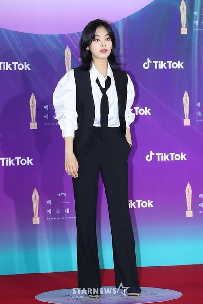 Stars Dazzle On The 55th Baeksang Arts Awards Red Carpet