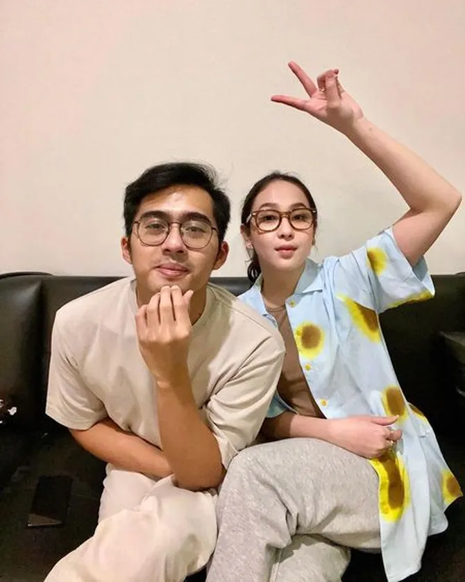 Dari Teman Duet Jadi Ayang, 7 Potret Pasangan Kekasih Agatha Pricilla dan  Rayhan Noor yang Tak Sungkan Pamer Kemesraan - Kapanlagi.com