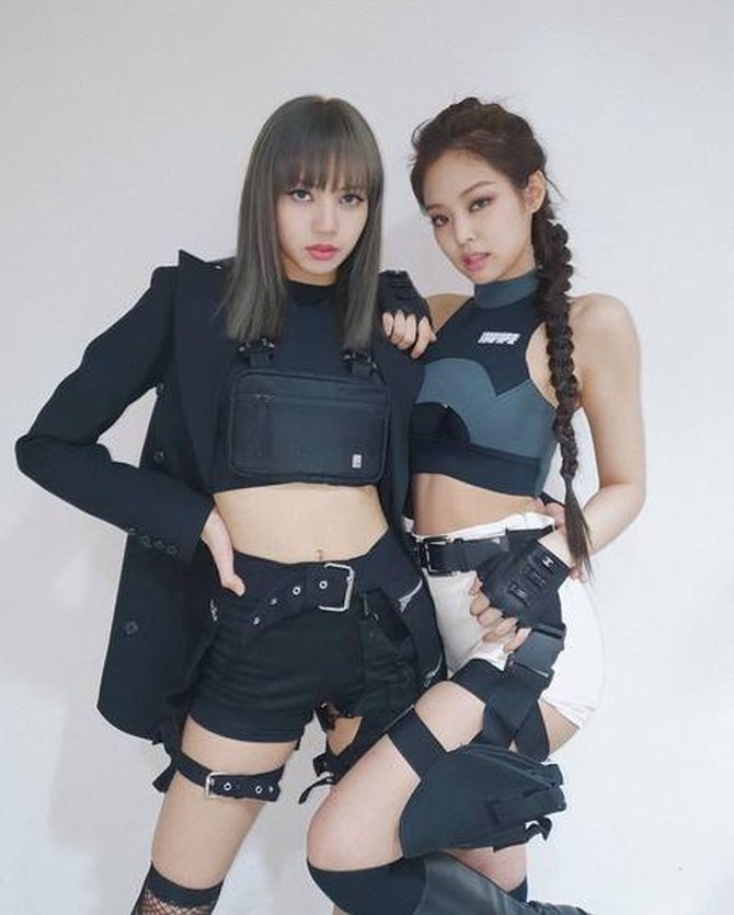 FOTO Berdanan ala Lara Croft Jennie BLACKPINK Pamer Abs Rata Kapanlagi