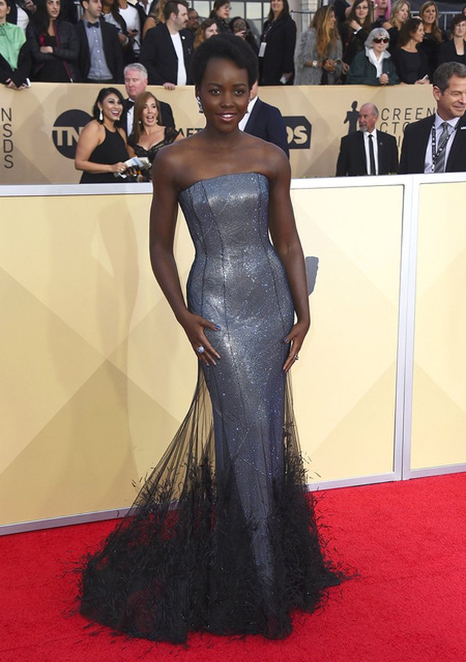 FOTO Best Dressed SAG Awards 2018 Nicole Kidman Dakota Cantik