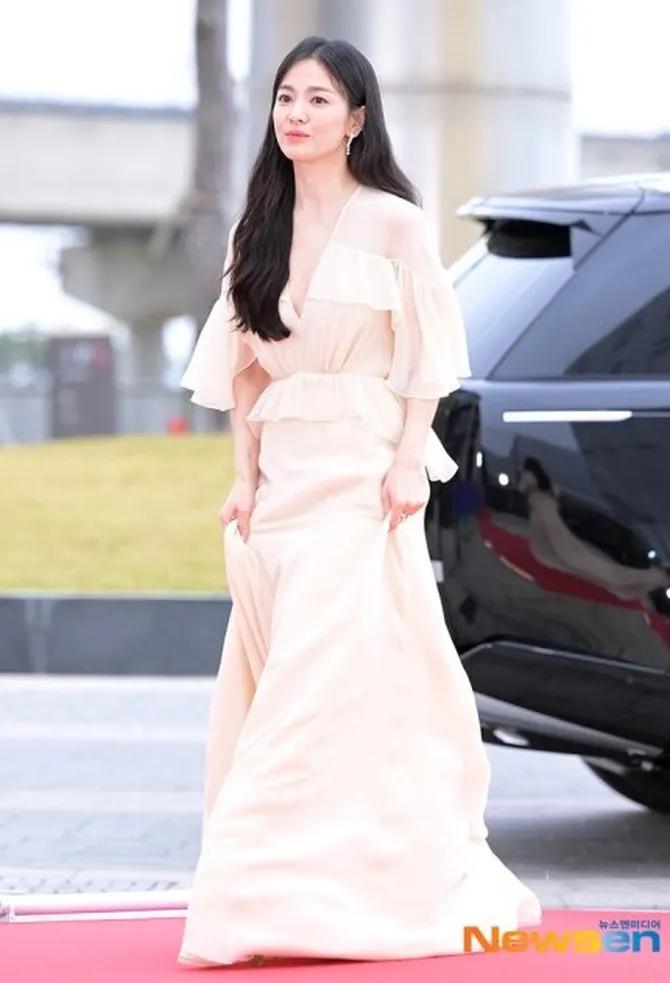 Song hye kyo red carpet outlet