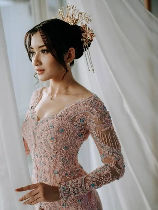 Yuriska Patricia calon Asnawi Mangkualam
