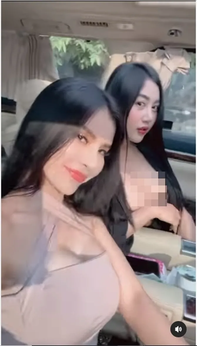 Sama-Sama Hot, Potret Kompak Pamela Safitri dan Maria Vania Bikin Konten  Bareng - Tampil Seksi Bikin Netizen Gagal Fokus - Kapanlagi.com