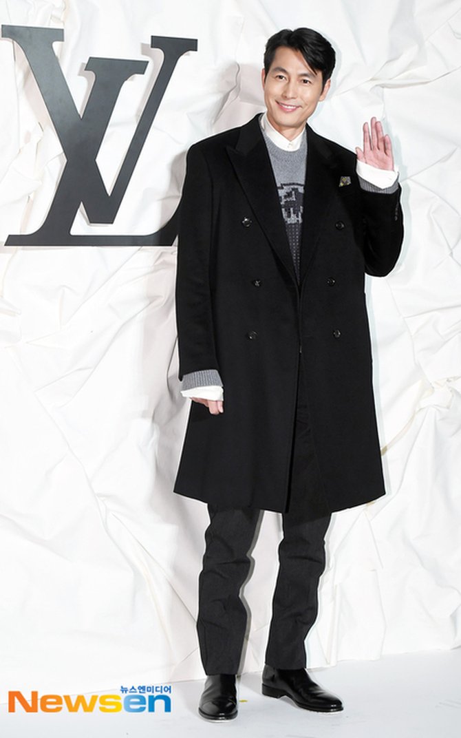 Serba Abu-abu, Tampannya Gong Yoo Hingga Sehun EXO Hadiri Acara Louis  Vuitton Korea