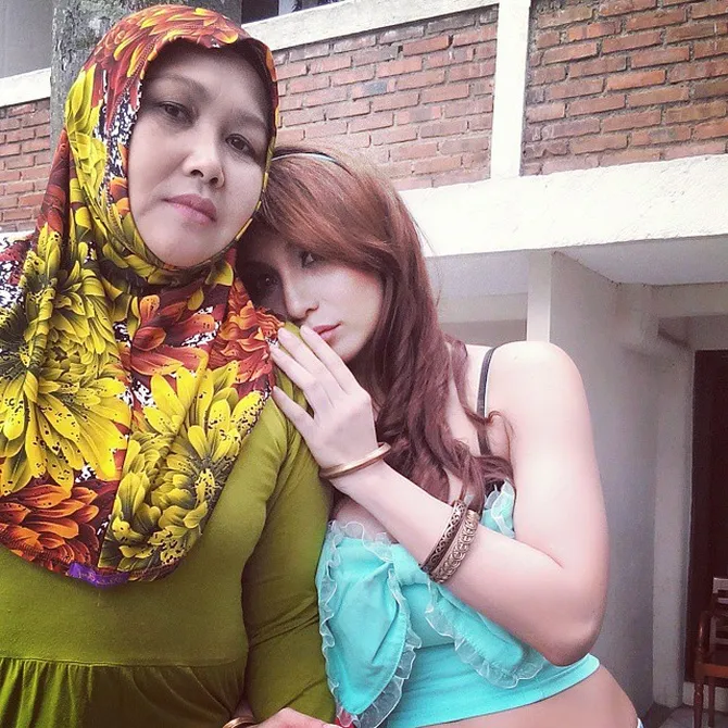Baby Margaretha seksi buka-bukaan, ibunda ternyata 